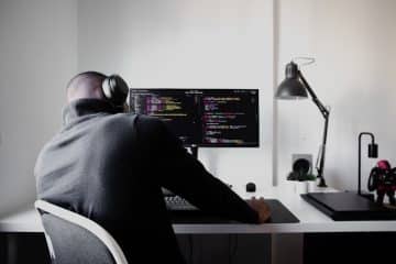 découvrez l'art du debugging et apprenez à identifier, analyser et résoudre efficacement les erreurs dans votre code. boostez vos compétences en programmation grâce à des techniques et outils essentiels pour optimiser votre développement.