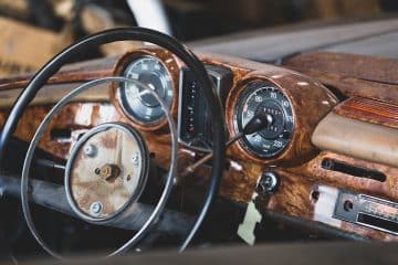 découvrez l'univers des voitures classiques, où l'élégance rétro rencontre la passion automobile. explorez notre collection de modèles iconiques, leur histoire fascinante et les événements dédiés à ces trésors sur roues.